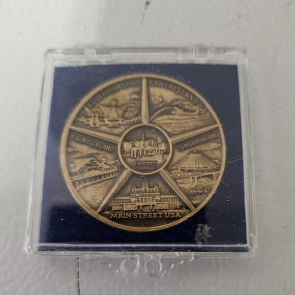 Vintage Walt Disney World  5 lands Medallion - Picture 2 of 3